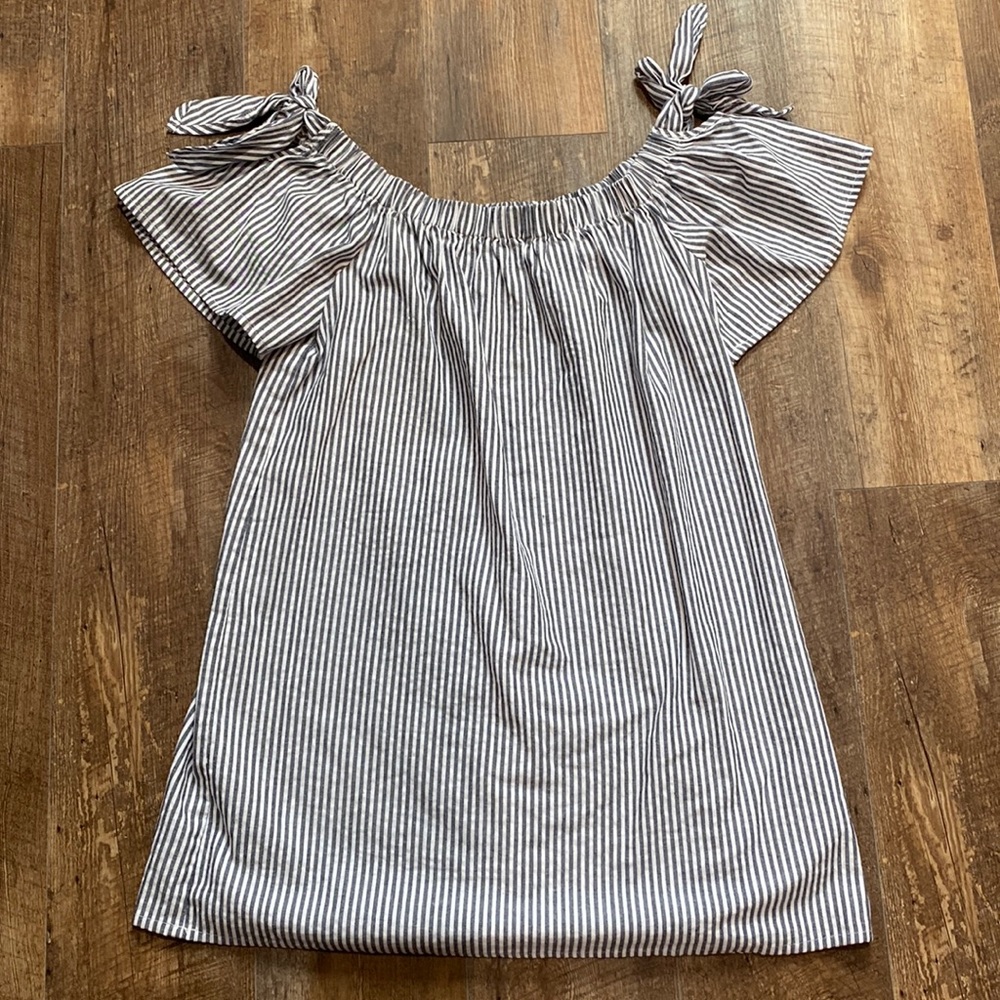 *NWOT* Navy and white shoulder dress